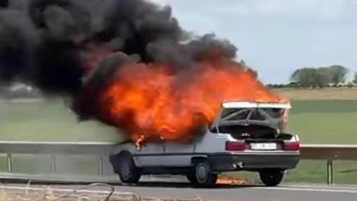 Hilvan’da Araç Alev Alev Yandı