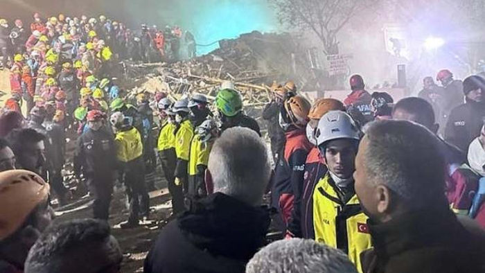 Konya'da Enkaz Altından 3 Kişi Sağ Kurtarıldı