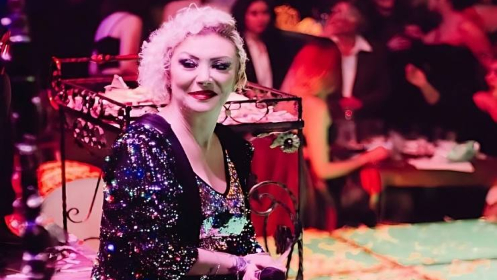 Şarkıcı Güllü Balkonundan Düşerek Hayatını Kaybetti