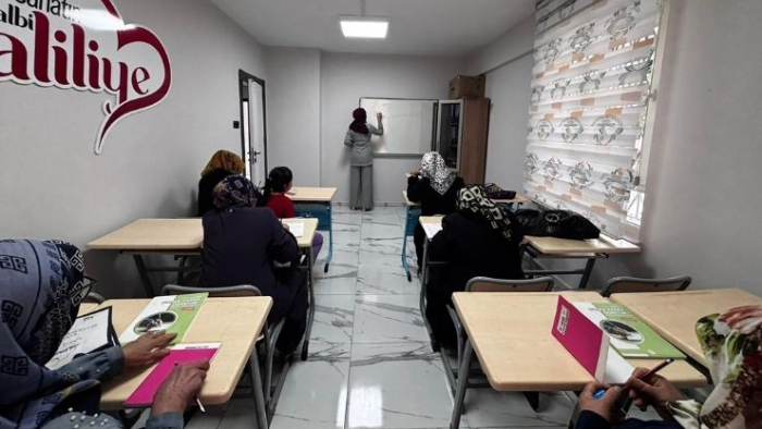 Haliliye’de Kadınlar Hem Öğreniyor Hem Kazanıyor