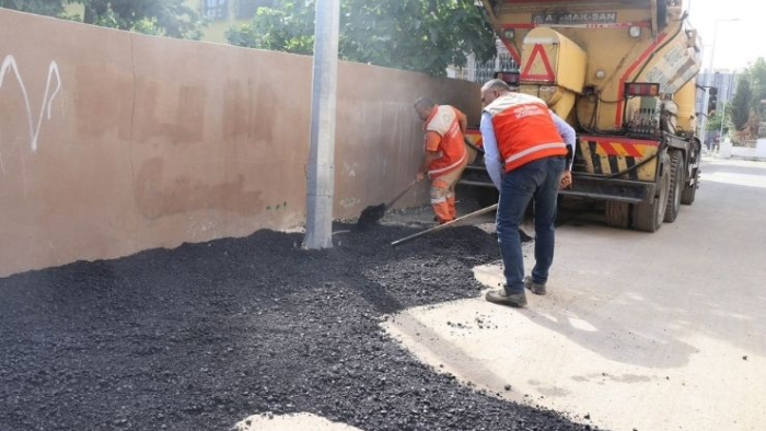Haliliye Belediyesi’nden Sıcak Asfalt Hizmeti