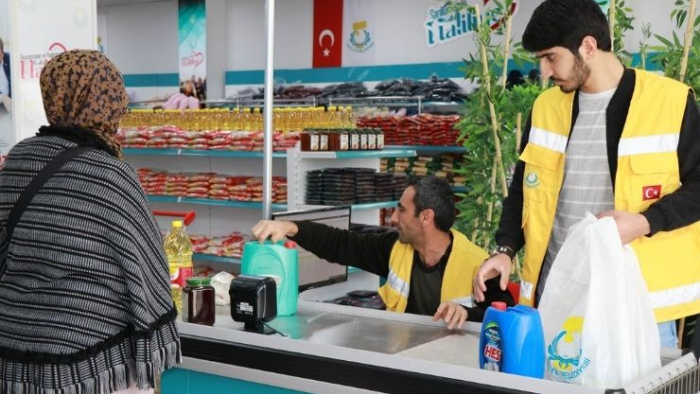 Sosyal Market İle Dayanışma Ruhu Güçleniyor