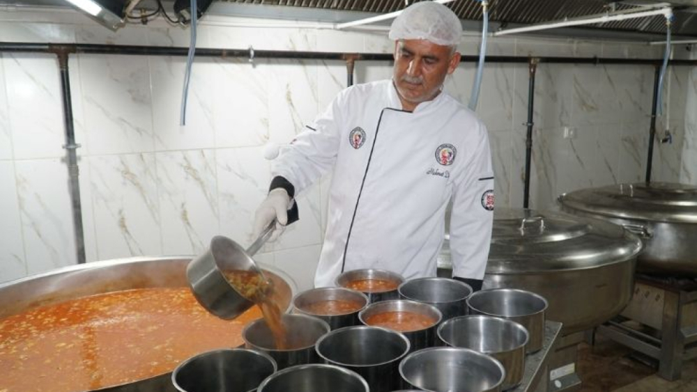 Haliliye Belediyesi’nden Binlerce Aileye Sıcak Yemek