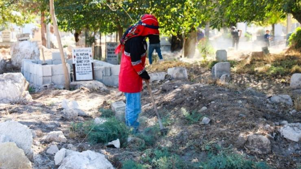 Harran Belediye'si Mezarlıkları Kışa Hazırlıyor 