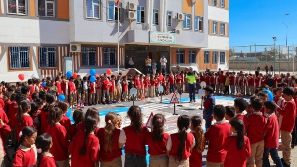 Jandarmadan Minik Öğrencilere Trafik Eğitimi