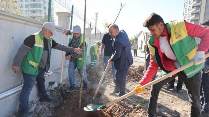 Karaköprü’de 20 Yeni Park İçin Ağaçlandırma Başladı