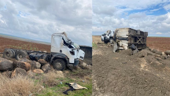 Urfa'da Kontrolden Çıkan Kamyon Şarampole Uçtu