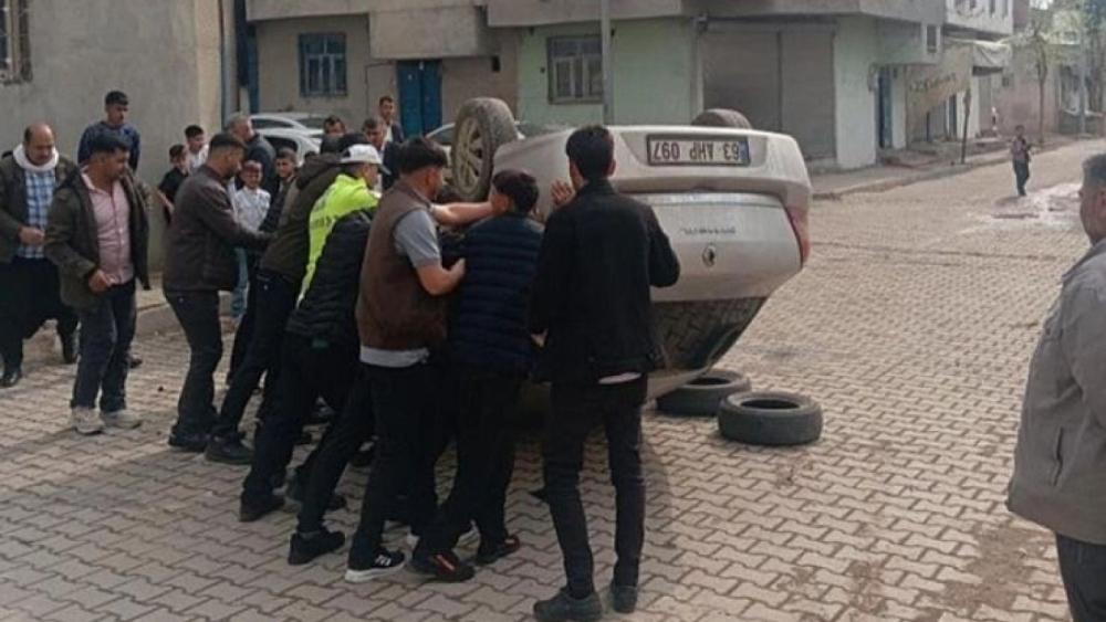 Siverek’te Trafik Kazası: Araç Devrildi